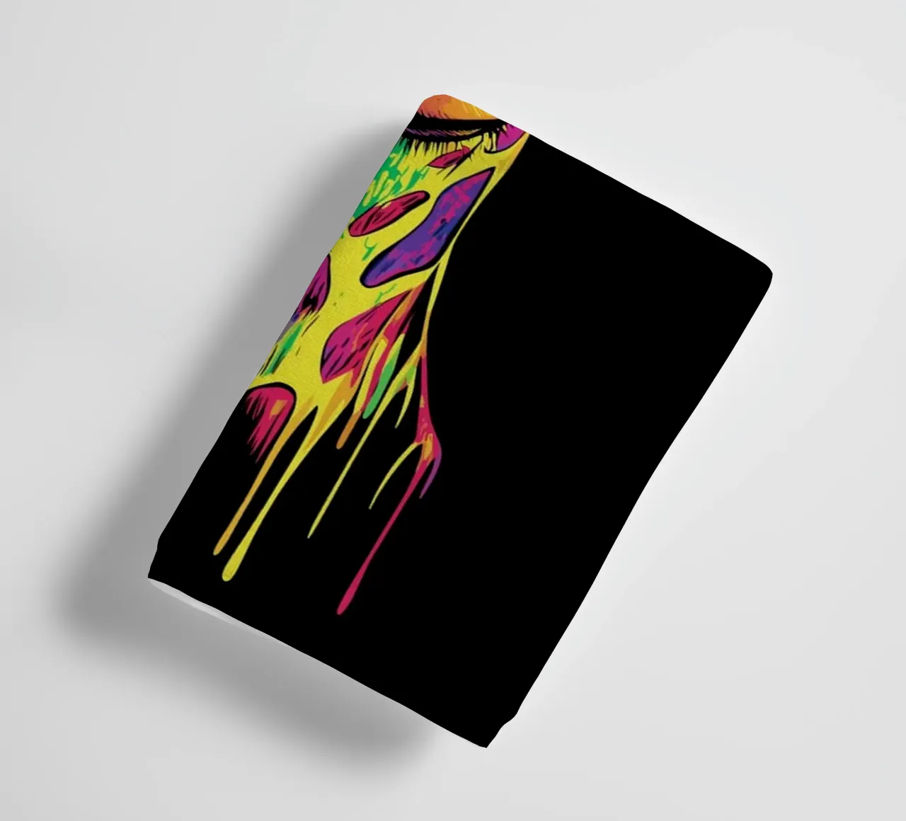 Effetto fusione colorata con ritratto di giraffa asciugamano da bagno da pixelbull - medieval art and more