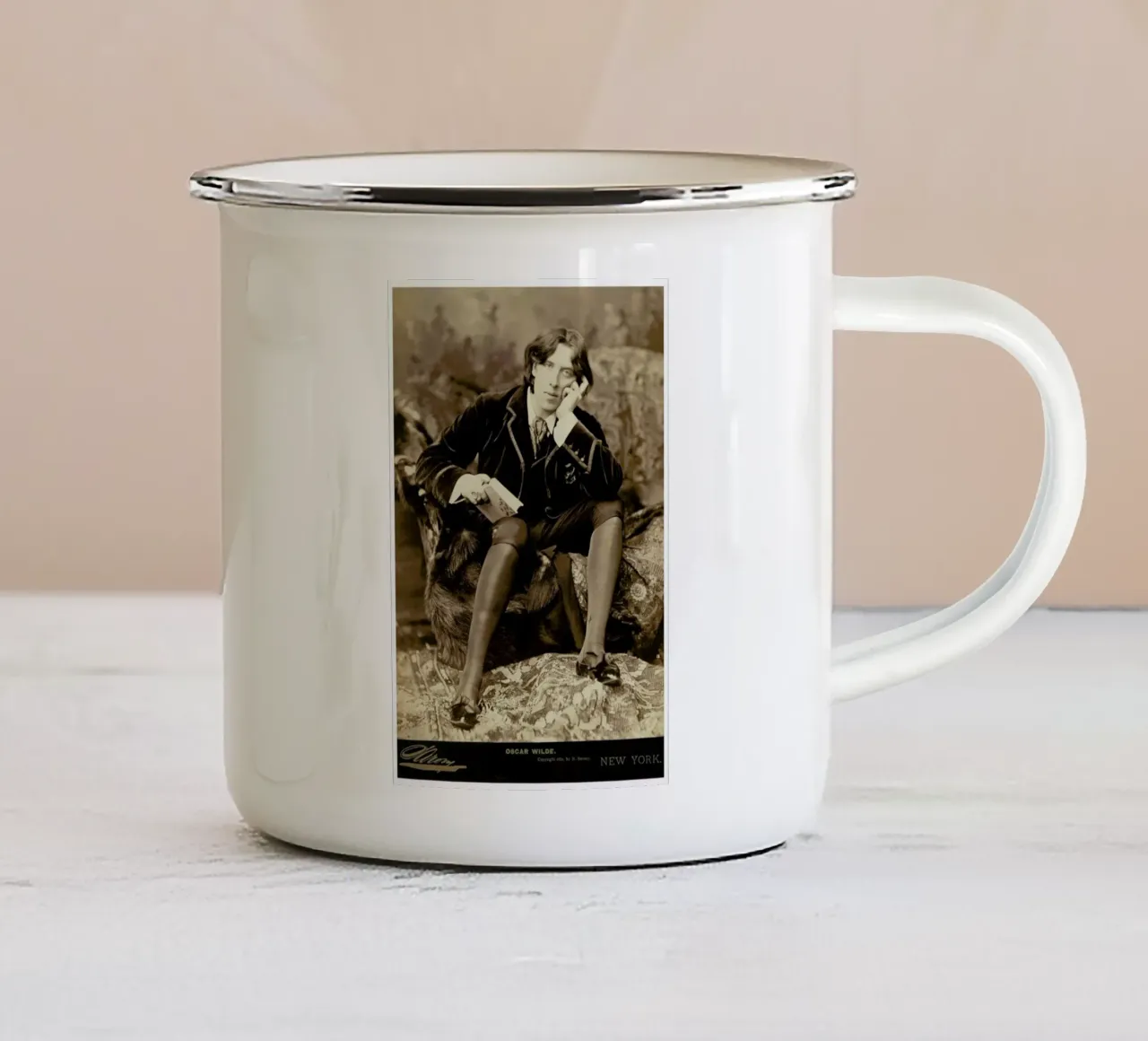 Napoleon Sarony - Oscar Wilde. 1882. tazza in smalto da ARTOTHEK