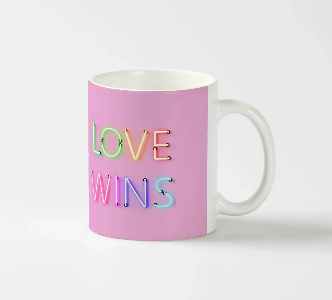 L'amore vince - Tipografia arcobaleno al neon tazza in ceramica da showmemars