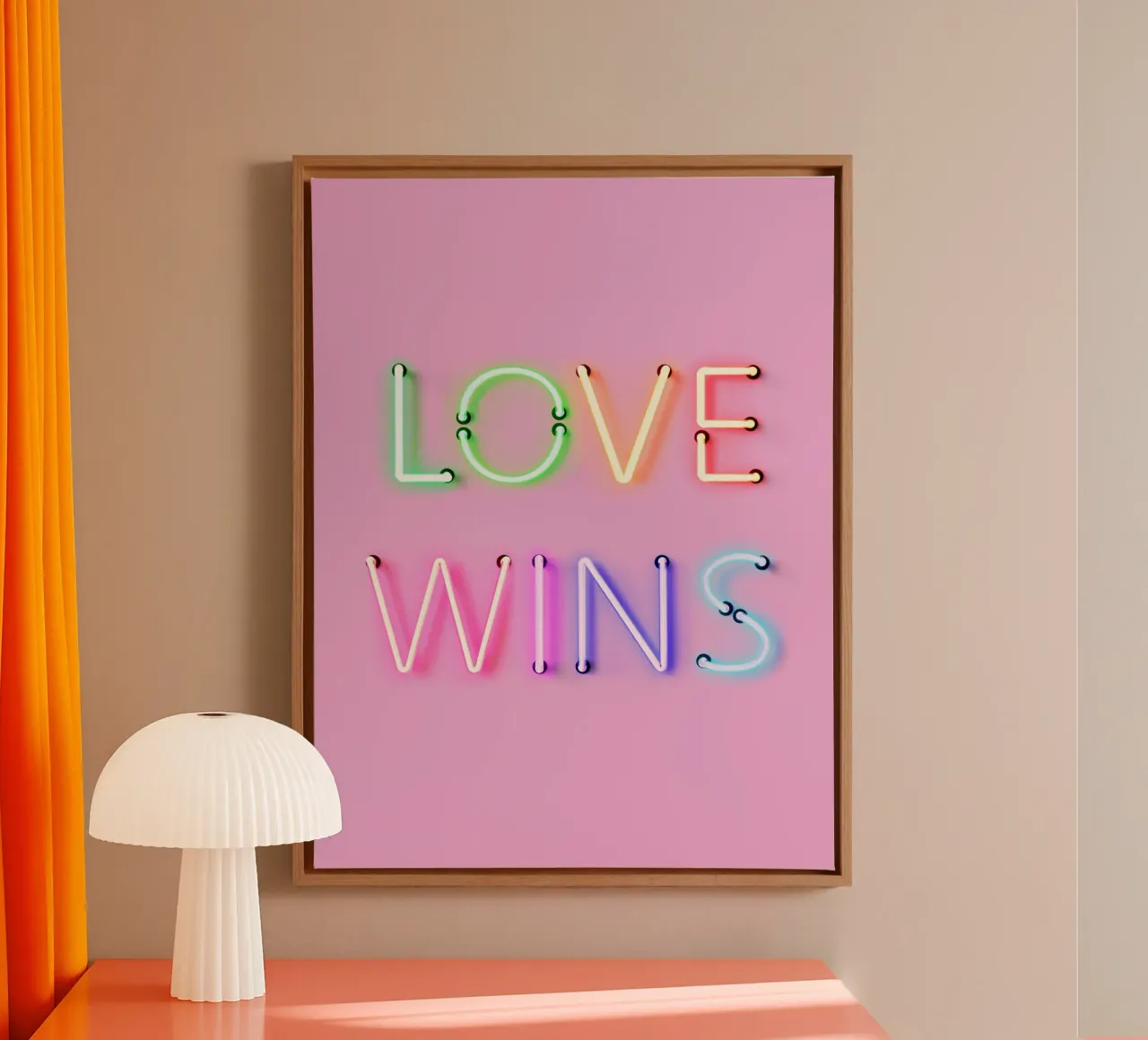 Liefde wint - Neon Regenboog Typografie canvas met Baklijst van showmemars