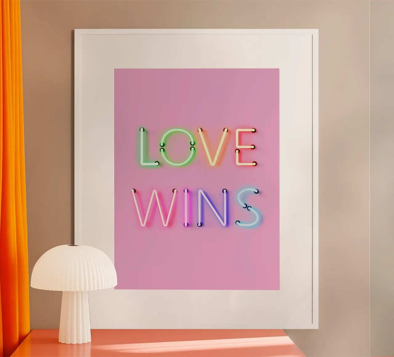 L'amore vince - Tipografia arcobaleno al neon poster con telaio in alluminio da showmemars