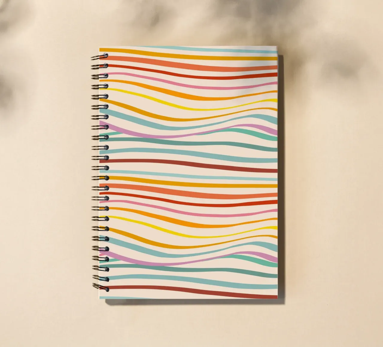 Motif rétro de vagues abstraites - Design multicolore pour la fierté carnet à spirale de Dominique Vari Abstract