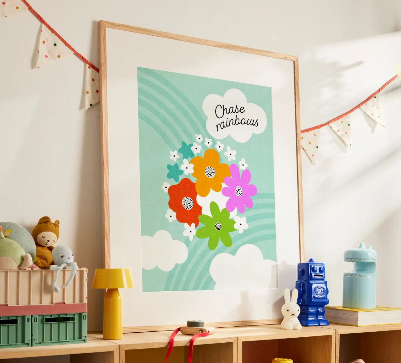 Chase Rainbows - Arte floreale motivazionale su cielo blu acqua poster con telaio in legno da Dominique Vari