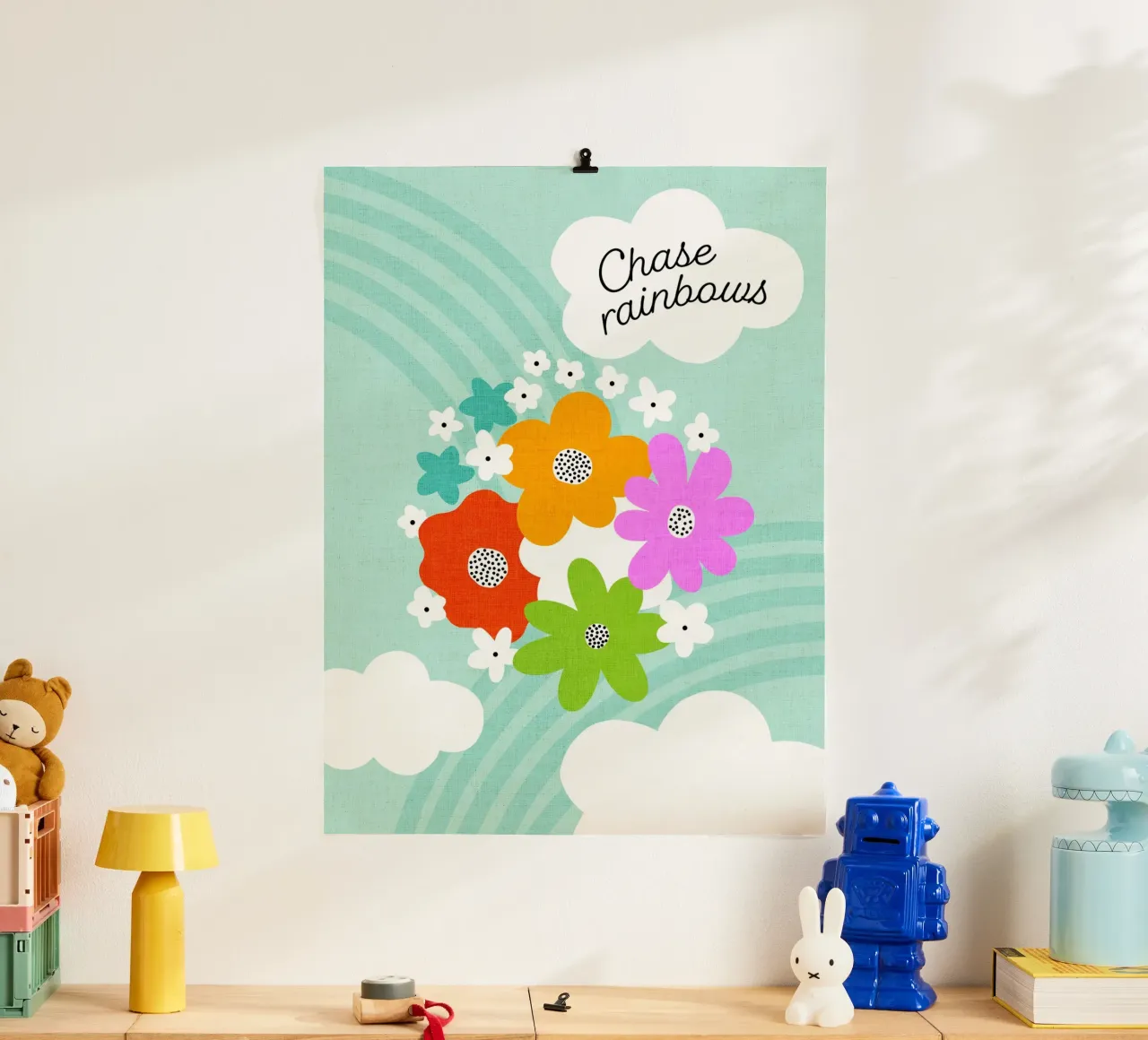 Chase Rainbows - Arte floreale motivazionale su cielo blu acqua poster con telaio in legno da Dominique Vari