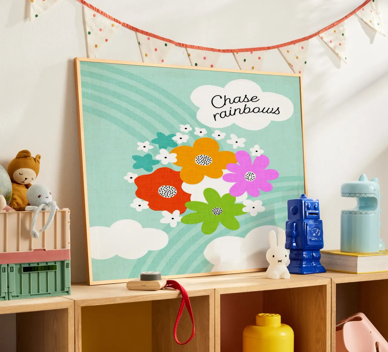 Chase Rainbows - Arte floreale motivazionale su cielo blu acqua poster con telaio in legno da Dominique Vari