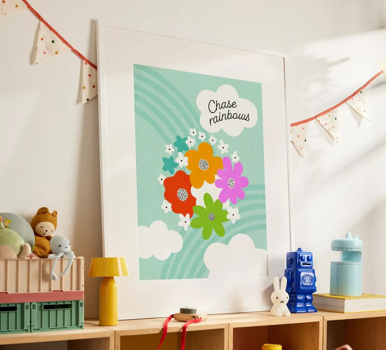 Chase Rainbows - Arte floreale motivazionale su cielo blu acqua poster con telaio in legno da Dominique Vari