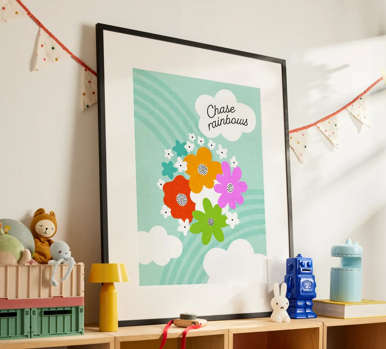 Chase Rainbows - Arte floreale motivazionale su cielo blu acqua poster con telaio in legno da Dominique Vari
