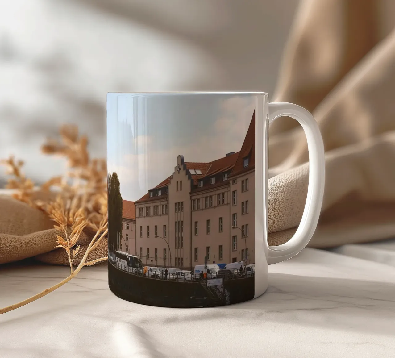 Berlino, Germania I Isola dei musei e la torre Fernsehturm tazza in ceramica da Julie Travel Photography