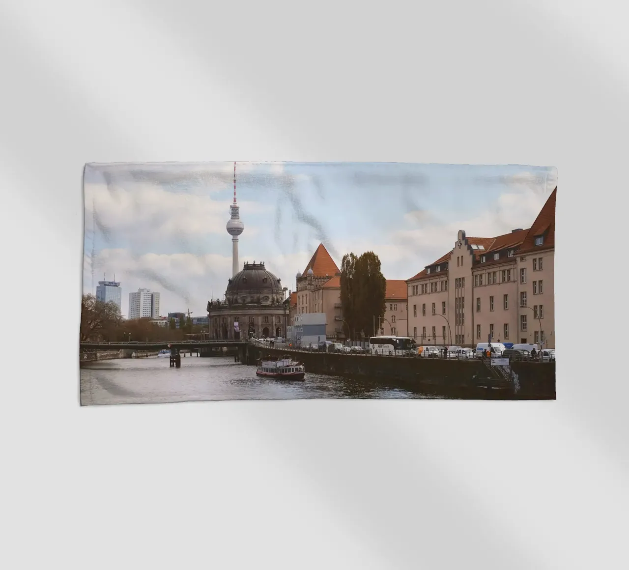 Berlino, Germania I Isola dei musei e la torre Fernsehturm telo mare da Julie Travel Photography