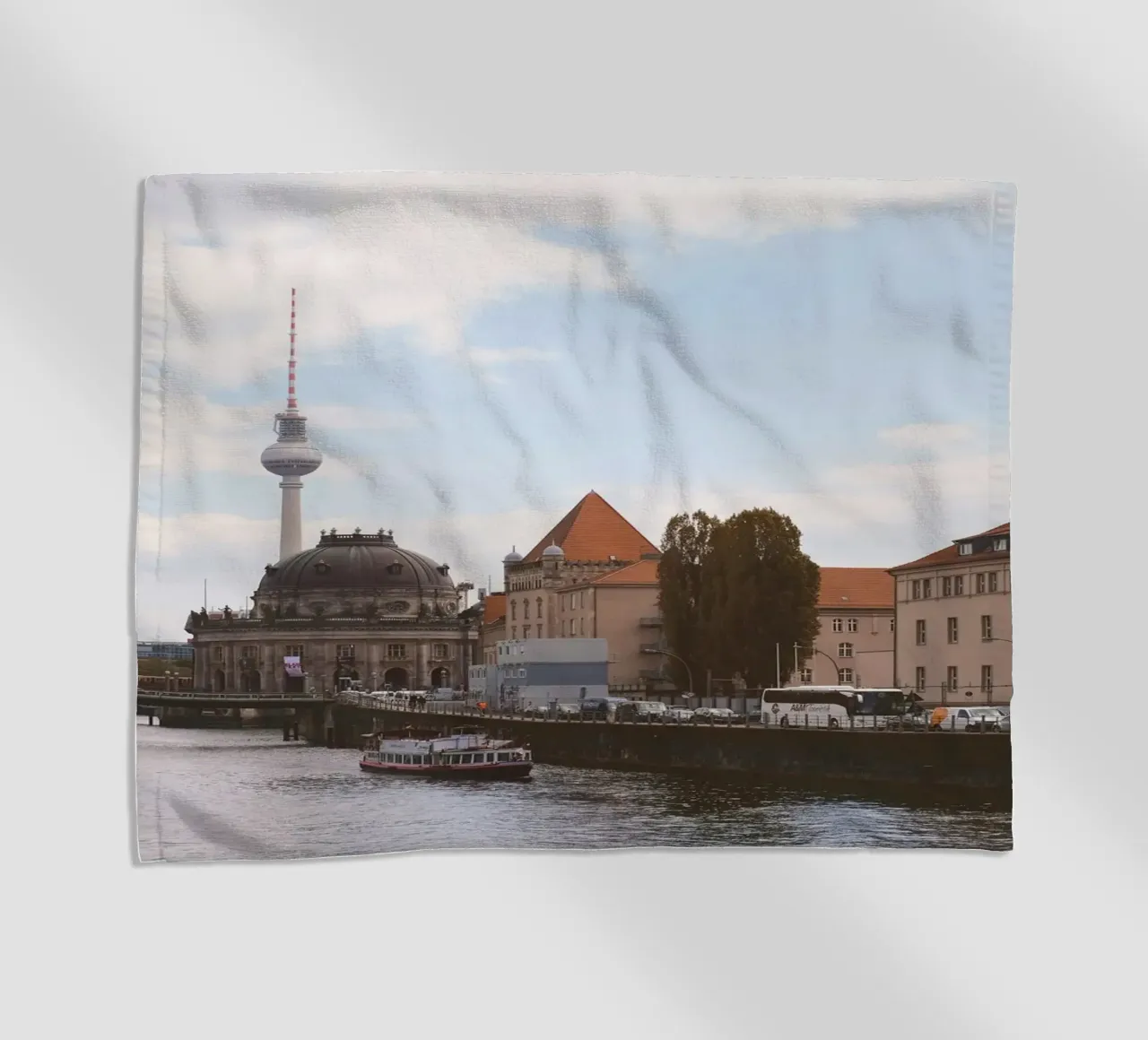 Berlino, Germania I Isola dei musei e la torre Fernsehturm telo mare da Julie Travel Photography