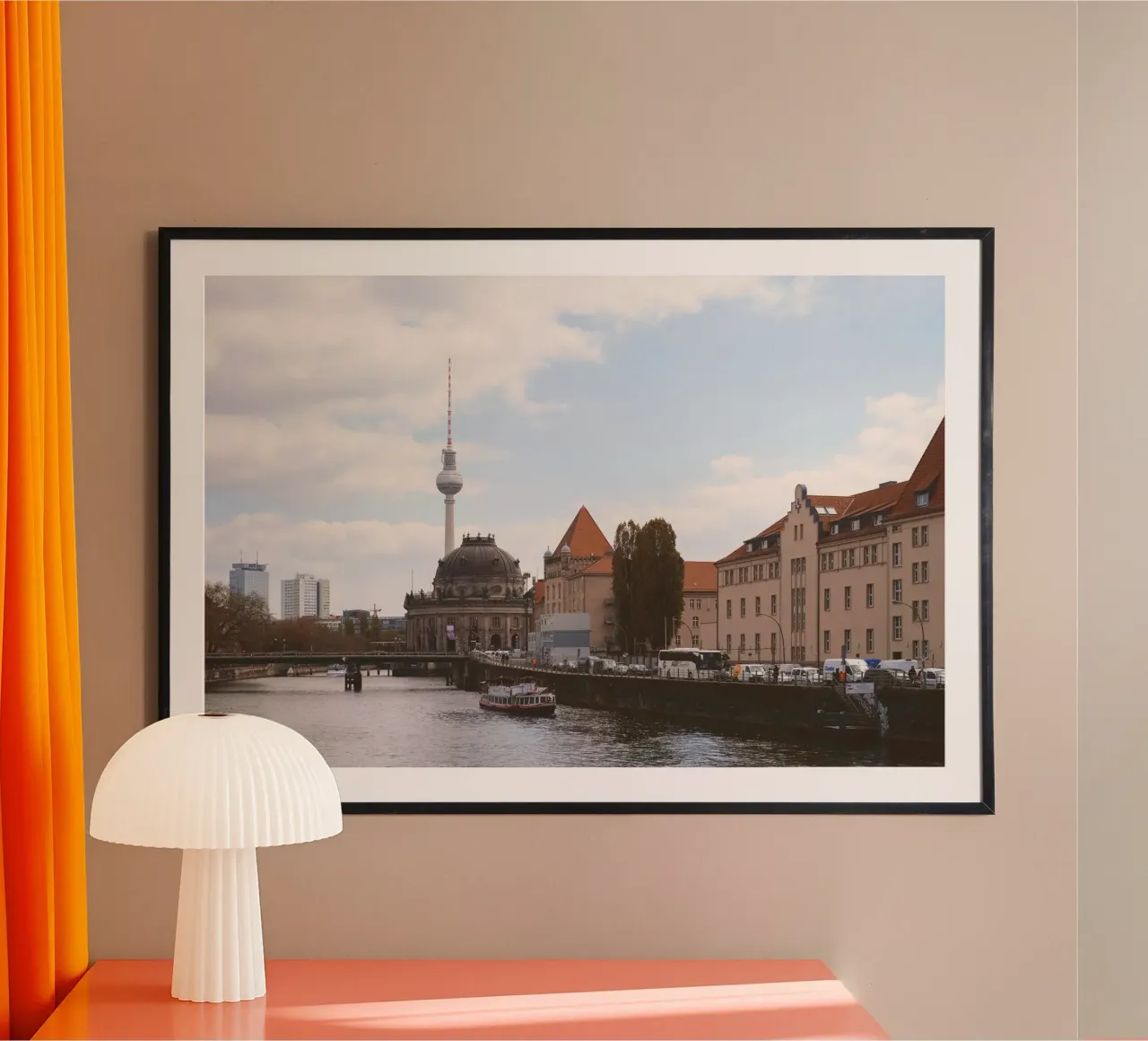 Berlino, Germania I Isola dei musei e la torre Fernsehturm poster con telaio in plastica da Julie Travel Photography