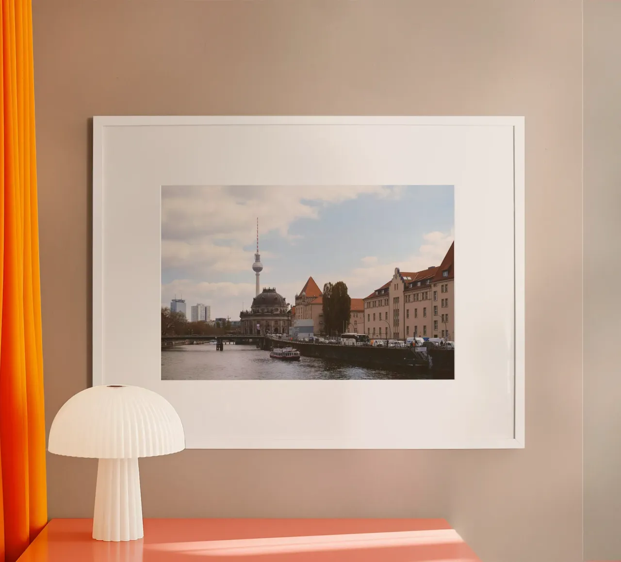 Berlino, Germania I Isola dei musei e la torre Fernsehturm poster con telaio in plastica da Julie Travel Photography