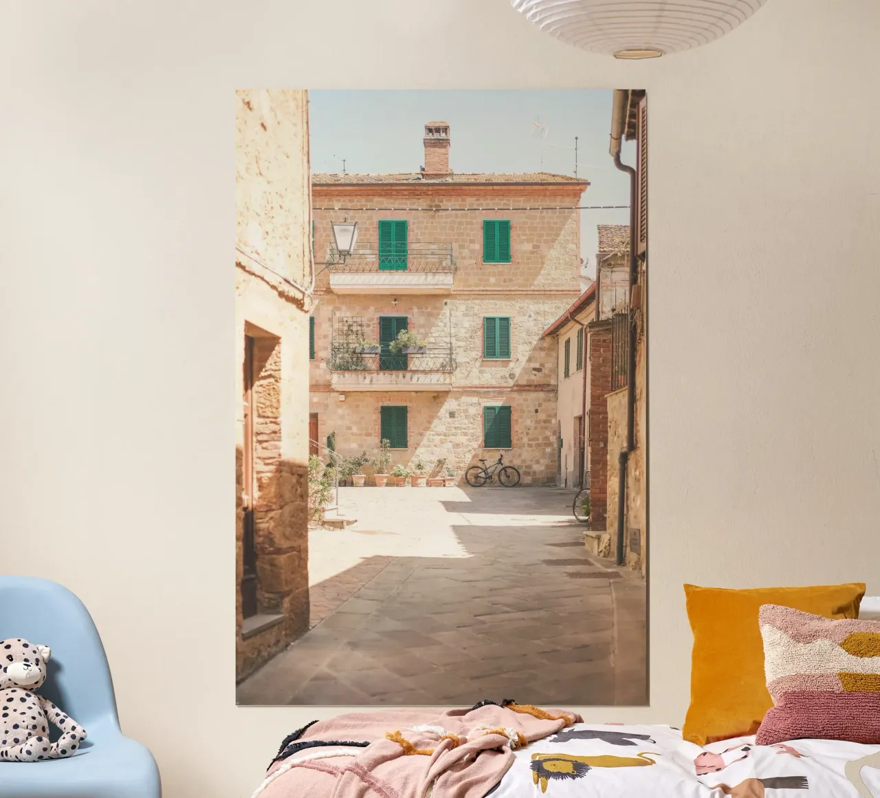 Toscana, Italia I Il borgo medievale di Pienza in una luce dorata poster con telaio in alluminio da Julie Travel Photography