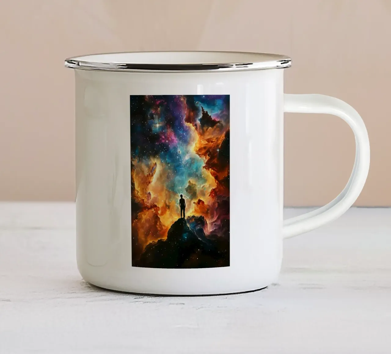 L'uomo nella colorata nebulosa stellata tazza in smalto da pixelbull - medieval art and more