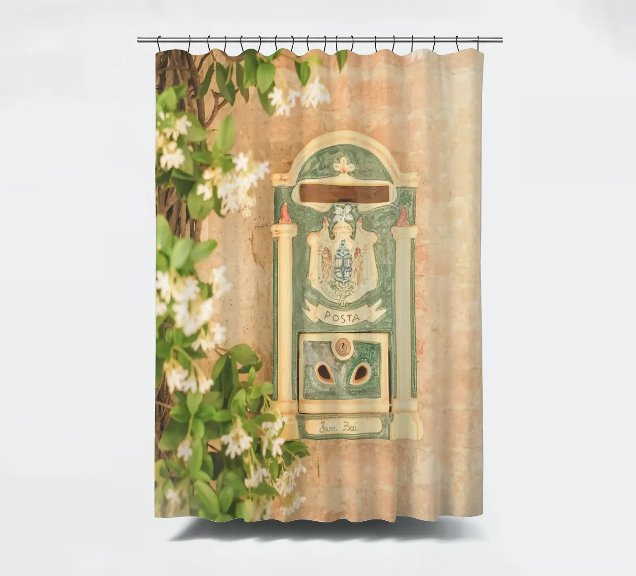 Toskana, Italien I Briefkasten mit Retro-Dekor in Pienza Duschvorhang von Julie Travel Photography