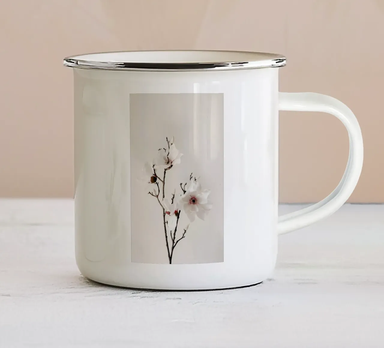Primavera tazza in smalto da Ingrid Beddoes