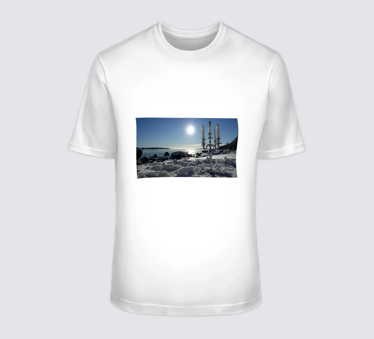 Il candelabro e l'inverno t-shirt da Massimo Frascogna