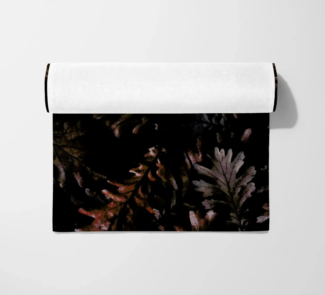 Moody Autumn Leaves telo mare da Studio Nahili