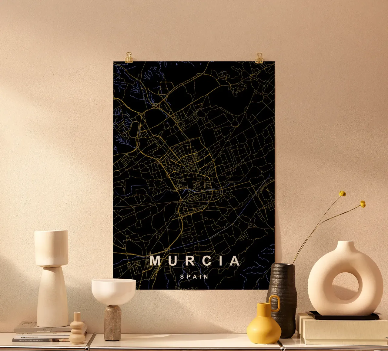 Mappa della città di Murcia Spagna nero e oro poster con telaio in plastica da Cartographers Library
