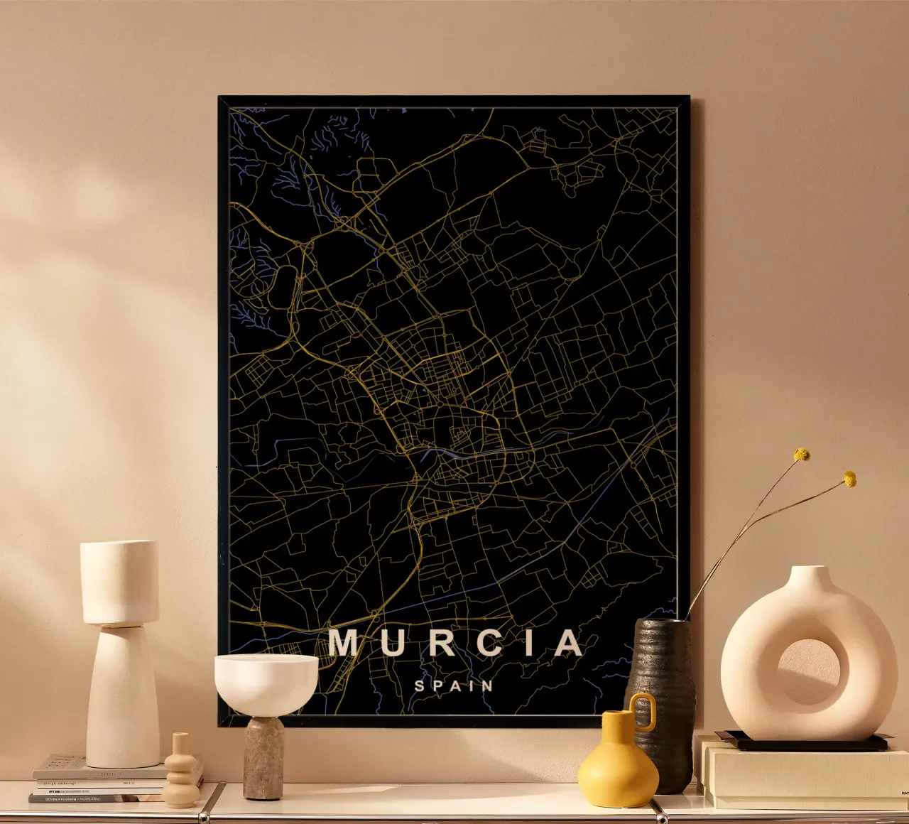 Mappa della città di Murcia Spagna nero e oro poster con telaio in plastica da Cartographers Library