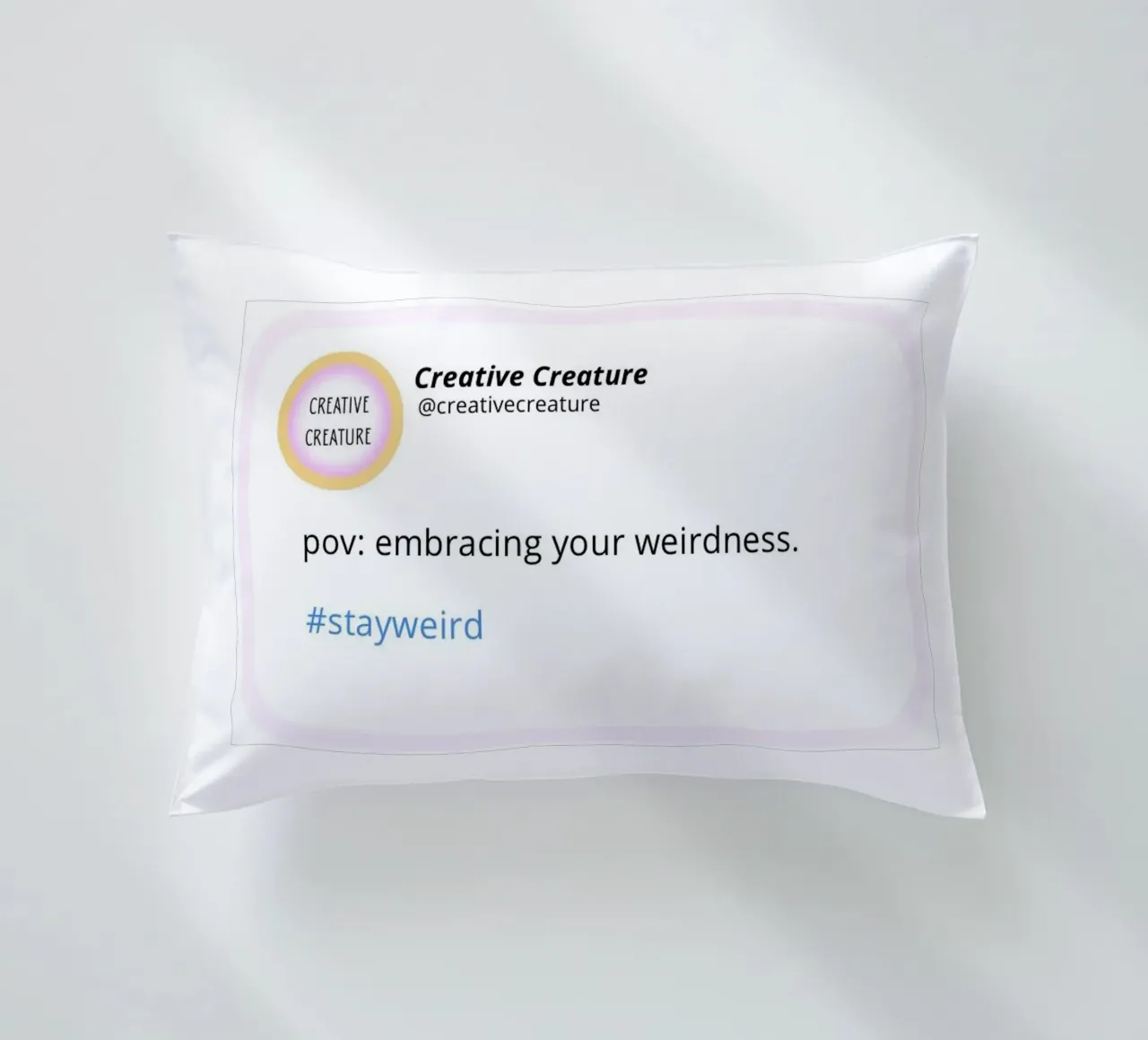 POV: embracing your weirdness. cuscino da CreativeCreature