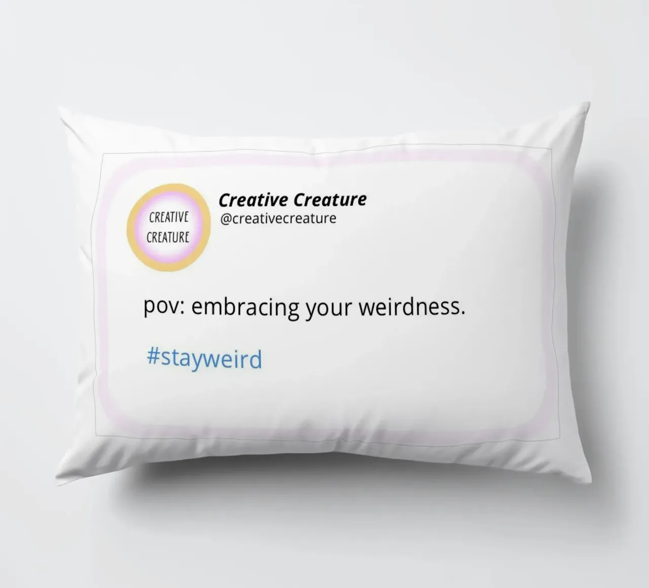 POV: embracing your weirdness. cuscino da CreativeCreature