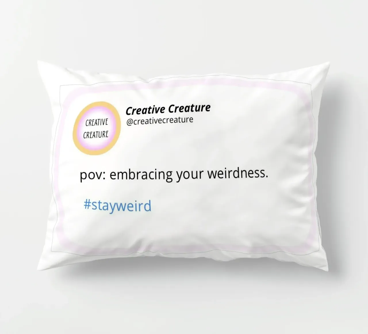 POV: embracing your weirdness. cuscino da CreativeCreature