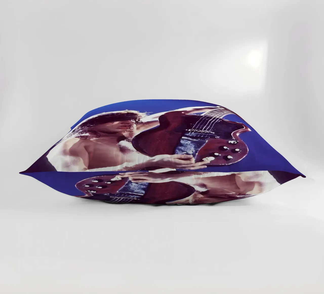 Angus Young cuscino da Low poly art