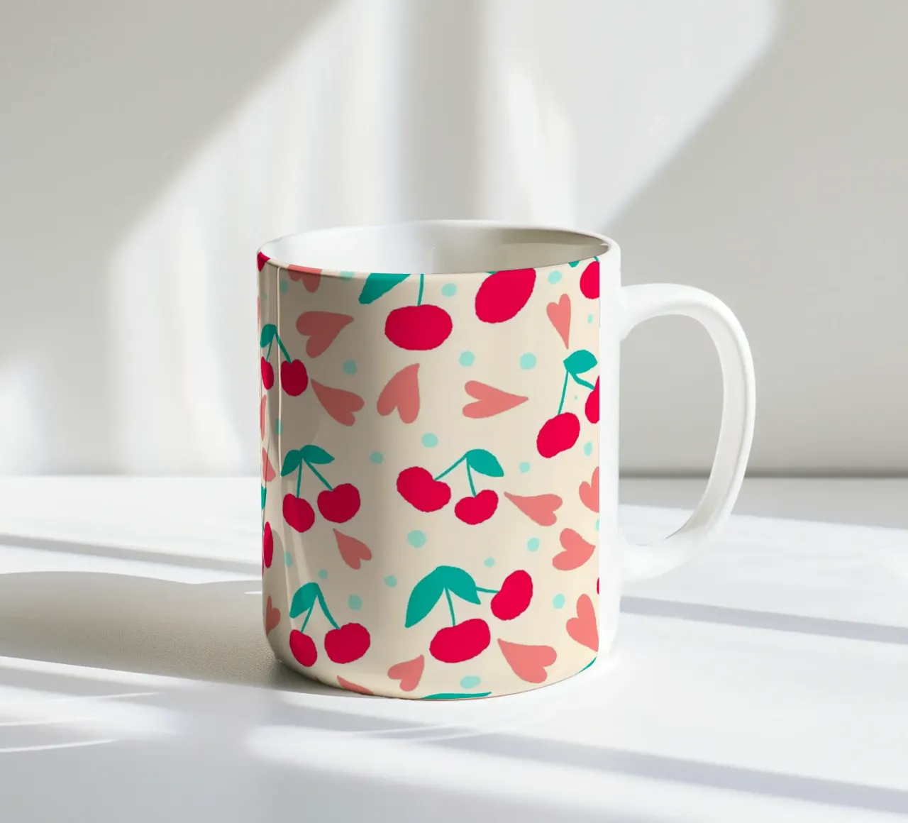 Ciliegie e cuori tazza in ceramica da Wackapacka