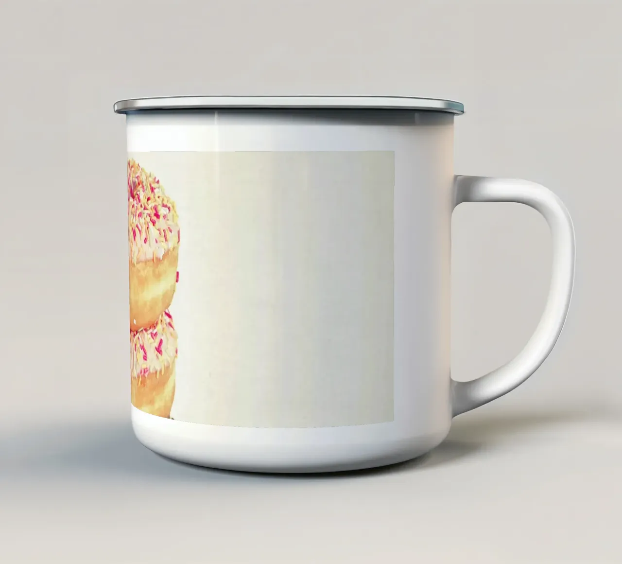 Pila di ciambelle tazza in smalto da Cassia Beck Photography