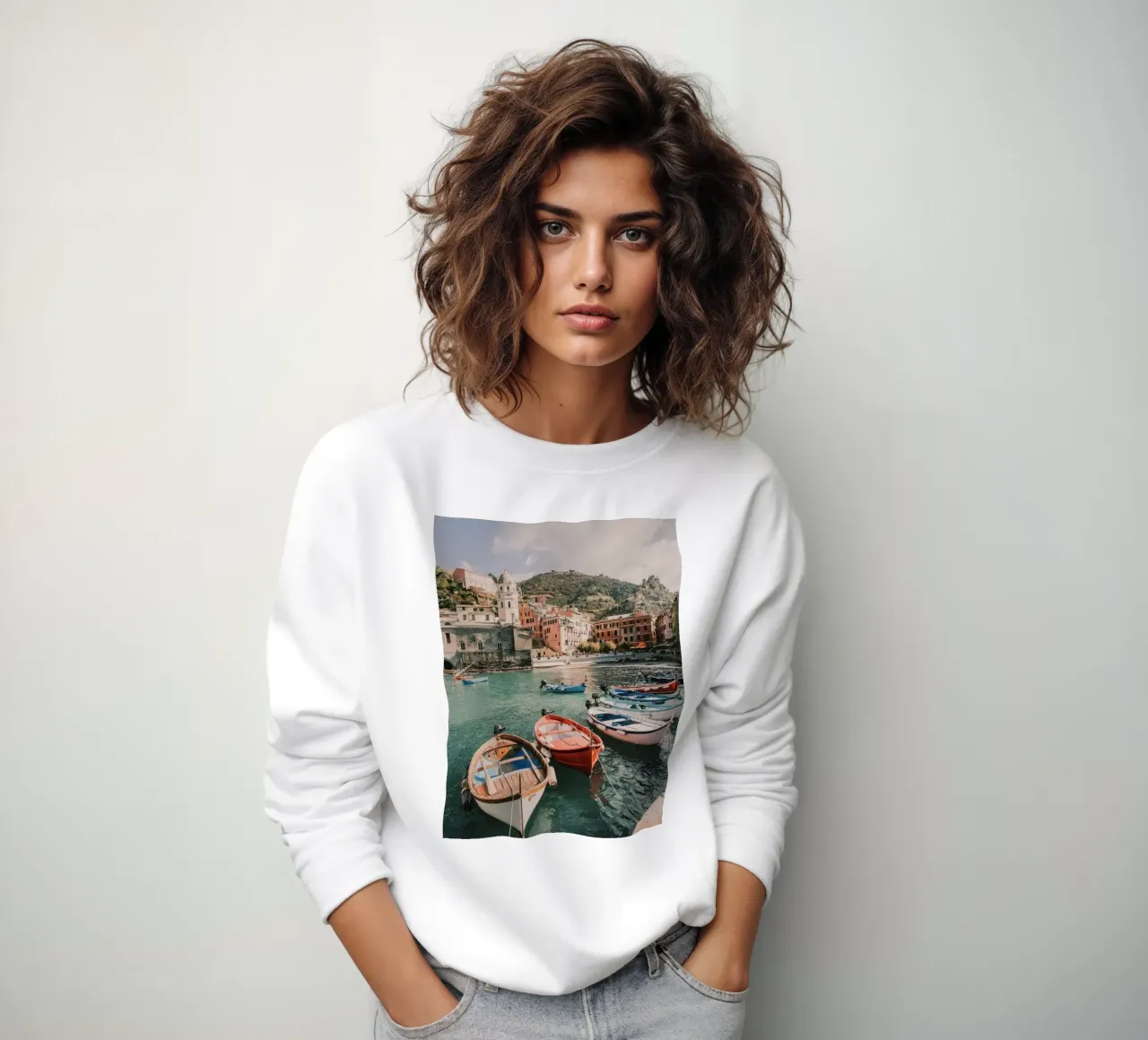 Cinque Terre, Vernazza Italien Sweatshirt von TheTravelClub