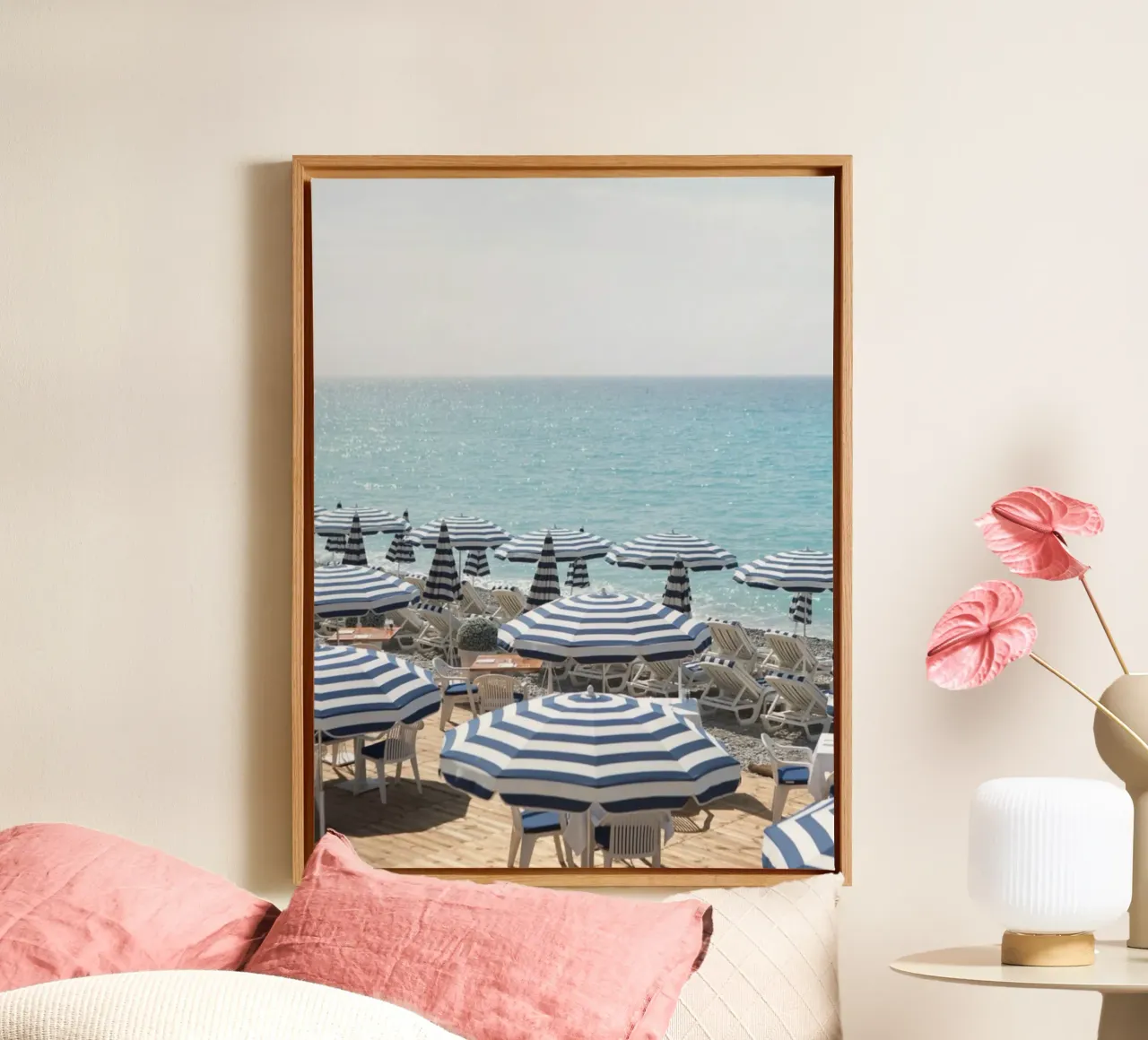 Franse Rivièra, Frankrijk Reisafdruk, BeAch Paraplu Poster canvas met Baklijst van TheTravelClub