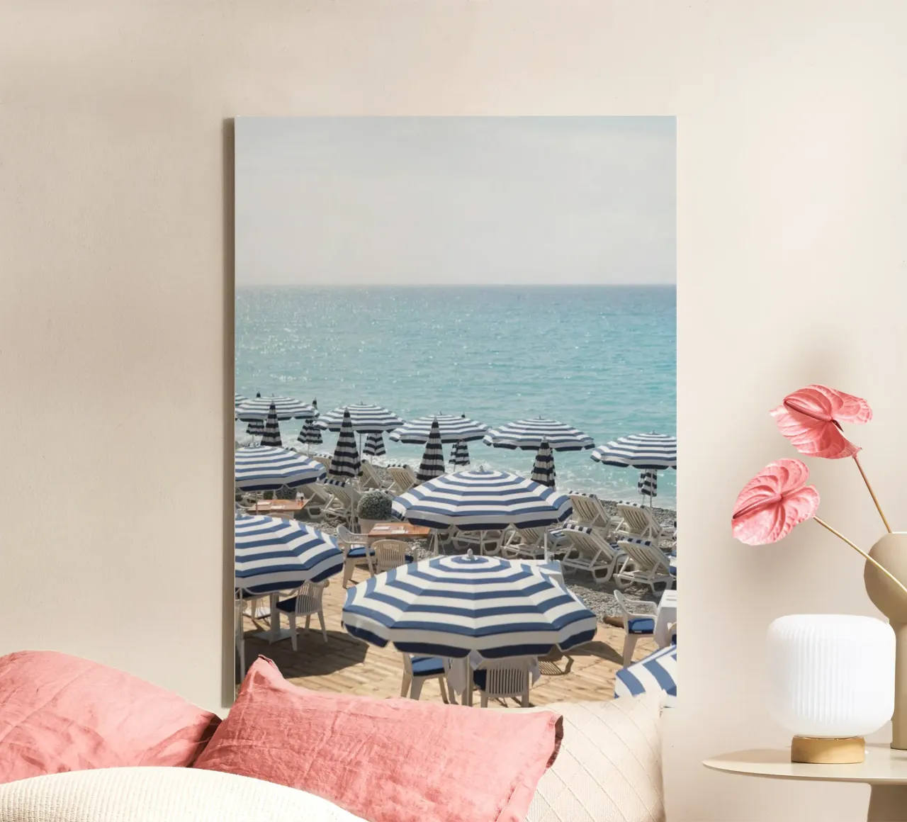 Franse Rivièra, Frankrijk Reisafdruk, BeAch Paraplu Poster canvas met Baklijst van TheTravelClub