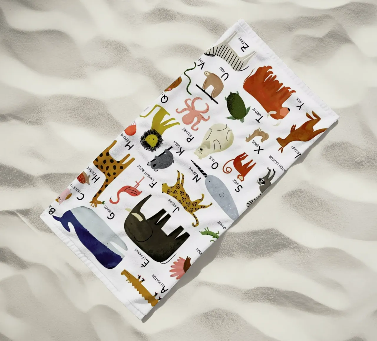 Abécédaire des animaux Strandtuch von Little Flourishes