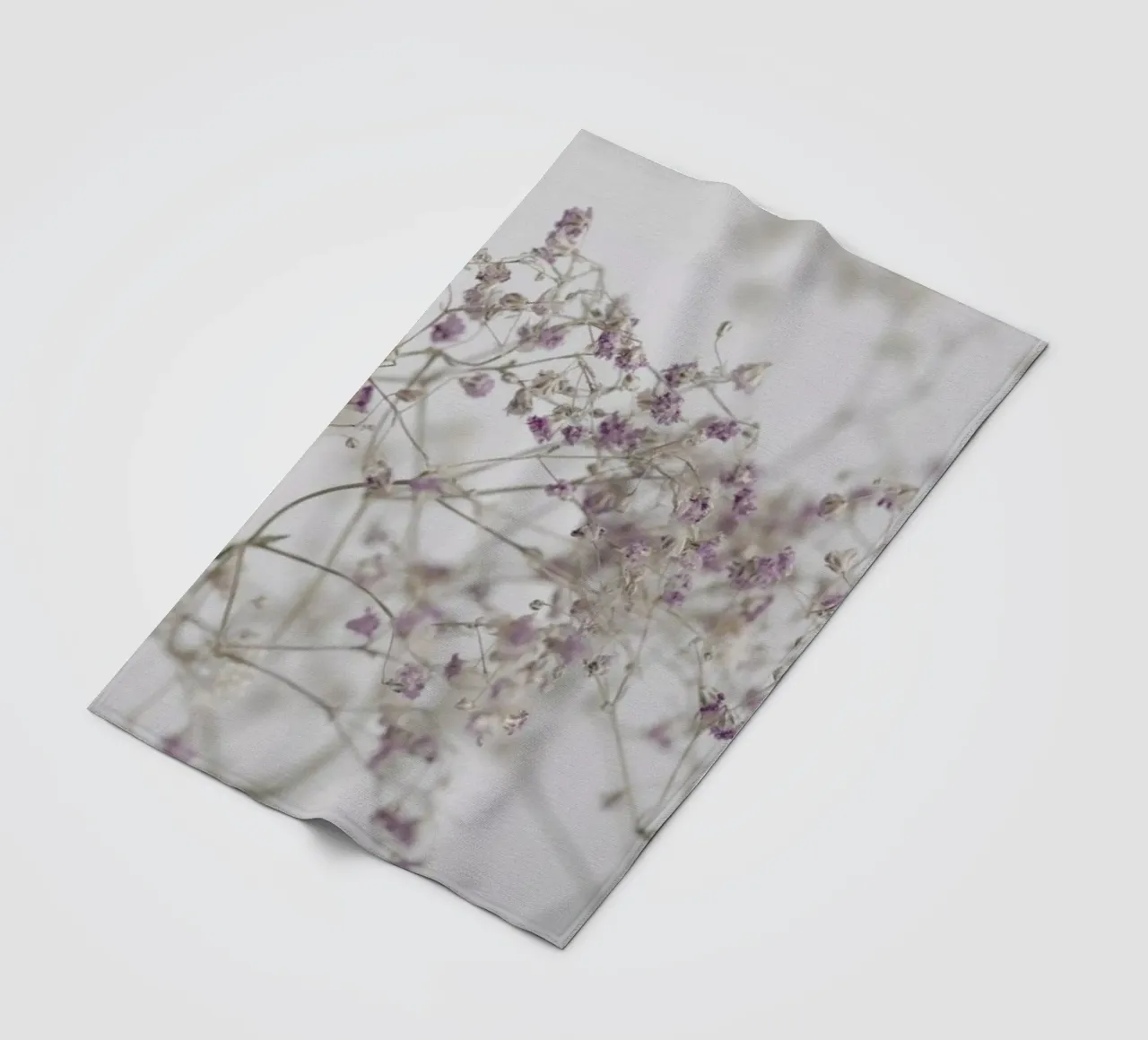 Blossoms In The Field coperta in pile da Studio Nahili