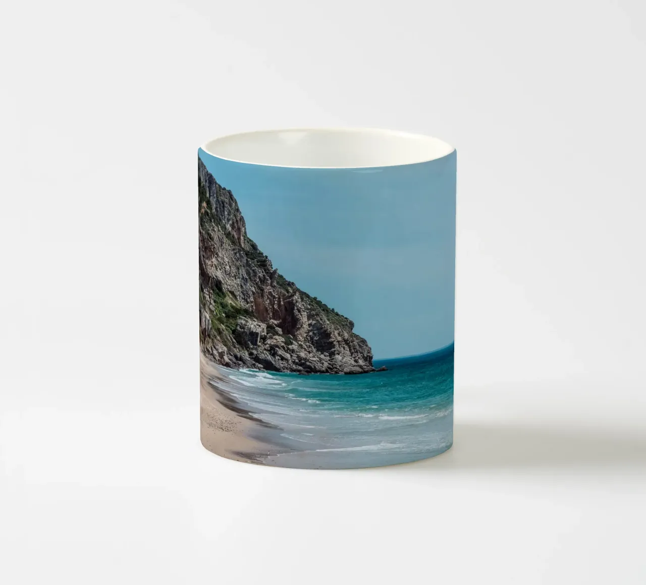 Ricreazione in riva al mare tazza in ceramica da Carinaprint