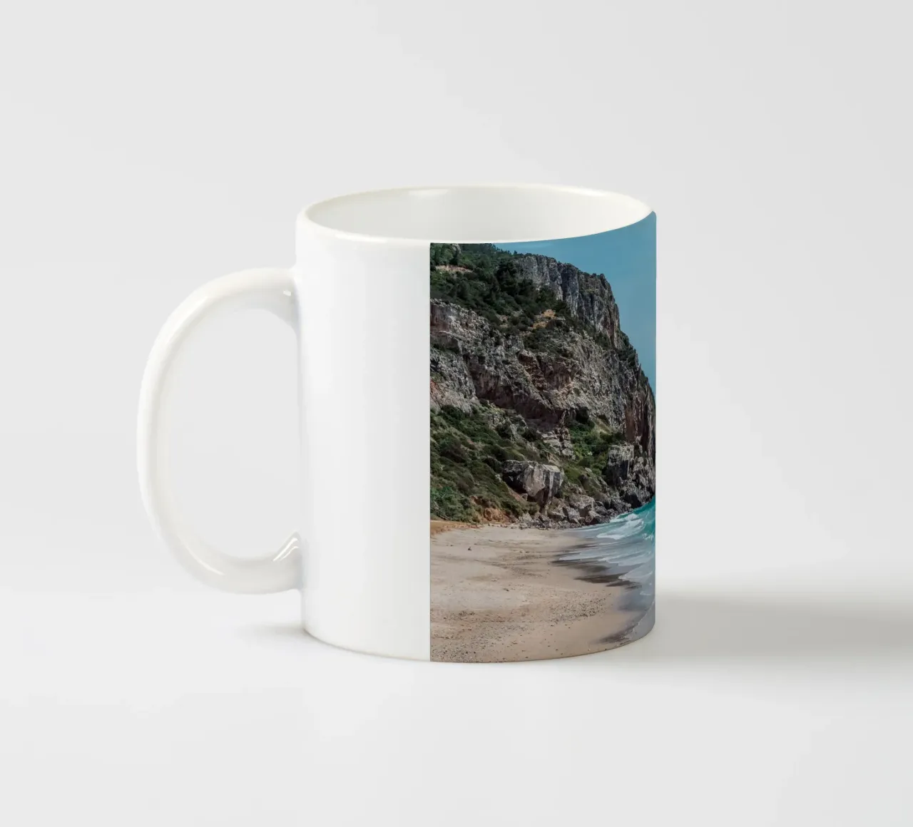 Ricreazione in riva al mare tazza in ceramica da Carinaprint