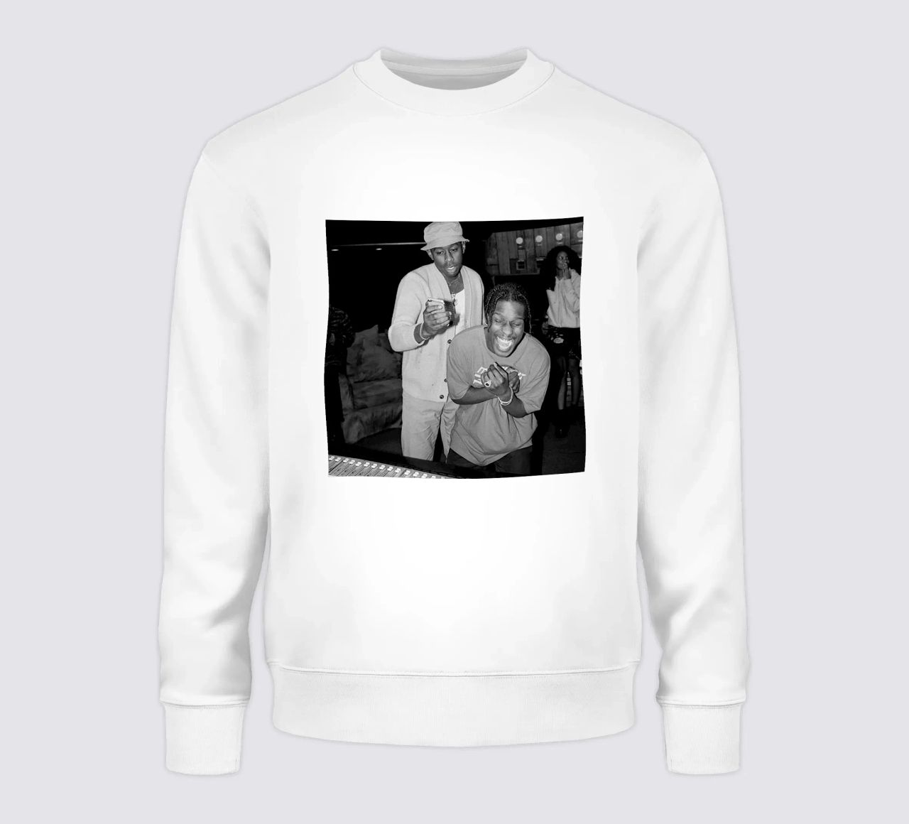 Un rapper bianco e nero in azione felpa da Witon name shop