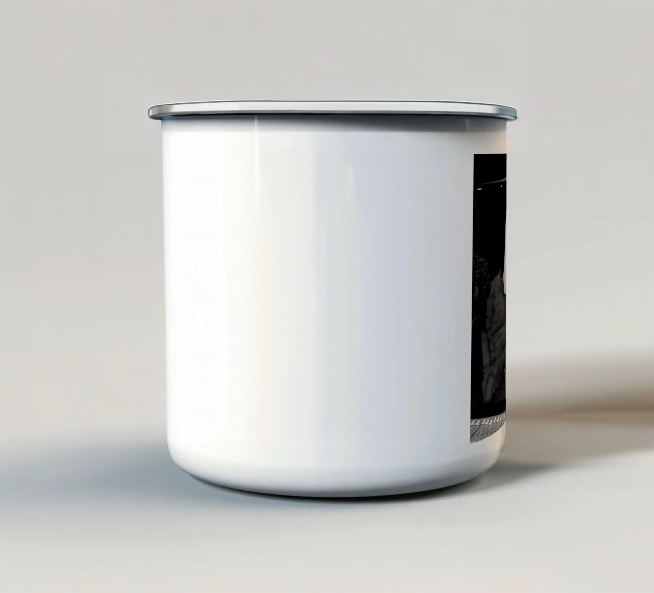 Un rapper bianco e nero in azione tazza in smalto da Witon name shop