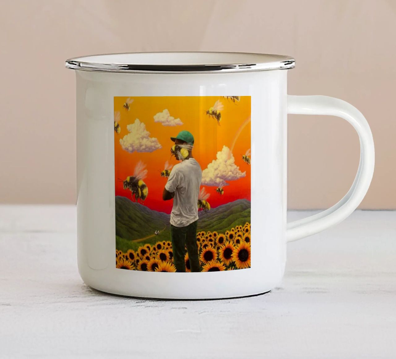 Tyler con l'ape tazza in smalto da Witon name shop