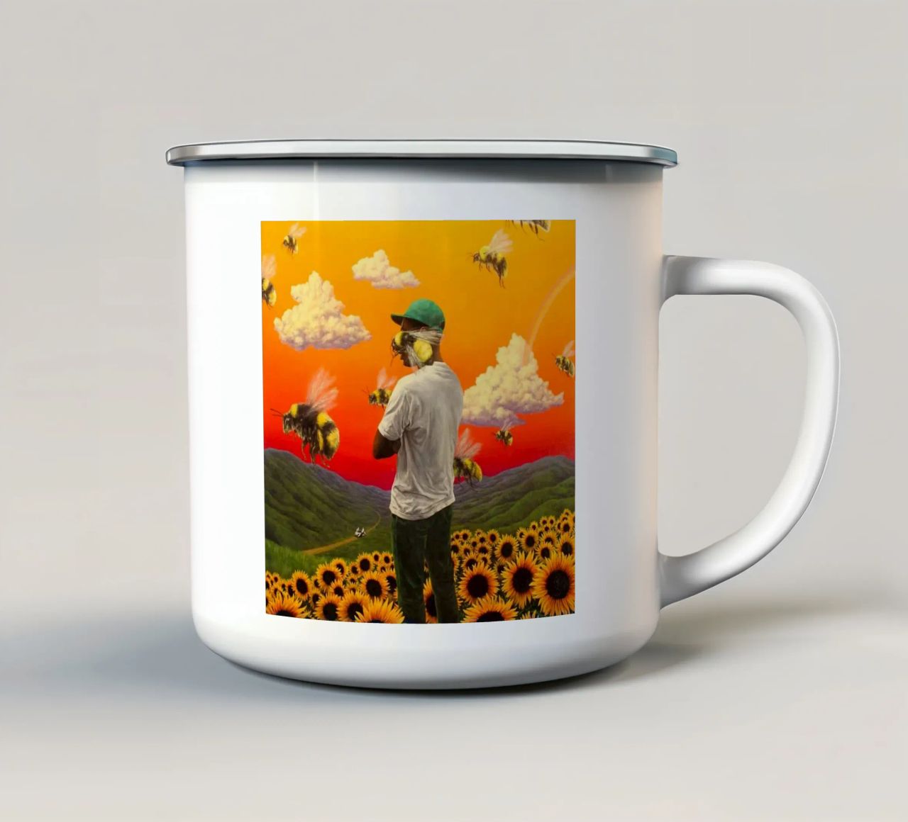 Tyler con l'ape tazza in smalto da Witon name shop