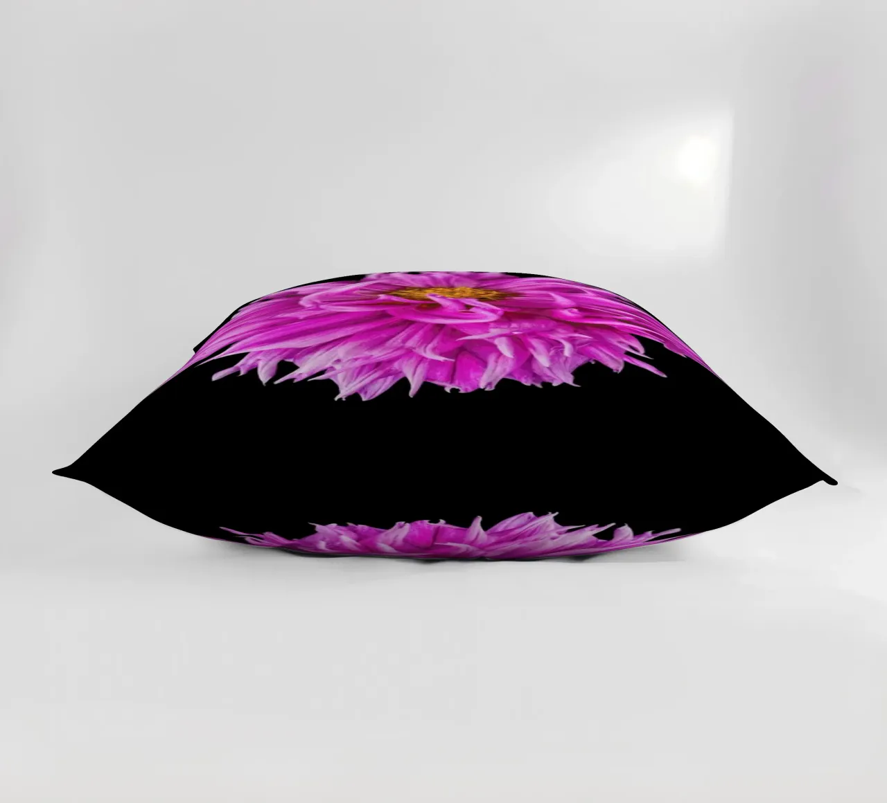 Dahlia 4 cuscino da Curious Collections by Marielle Leenders