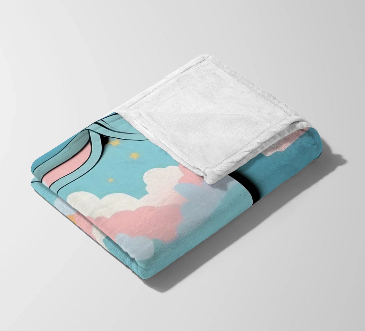Grenouillère pour bébé avec motif de nuages en bleu, rose et jaune. plaid polaire de DesignDoodle
