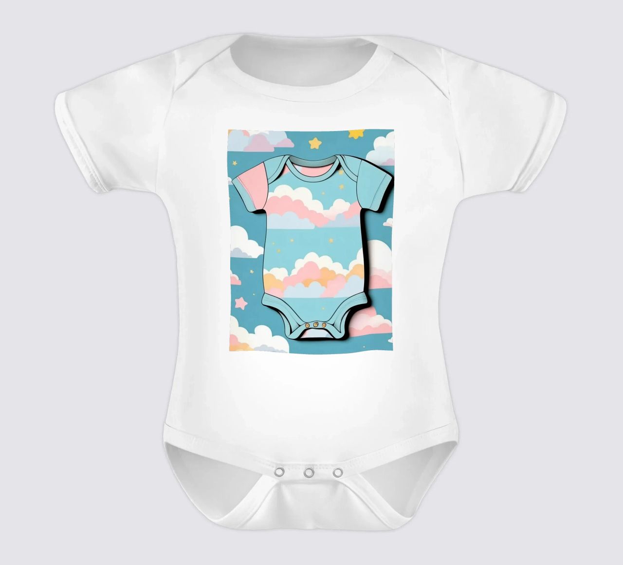 Grenouillère pour bébé avec motif de nuages en bleu, rose et jaune. body bébé de DesignDoodle