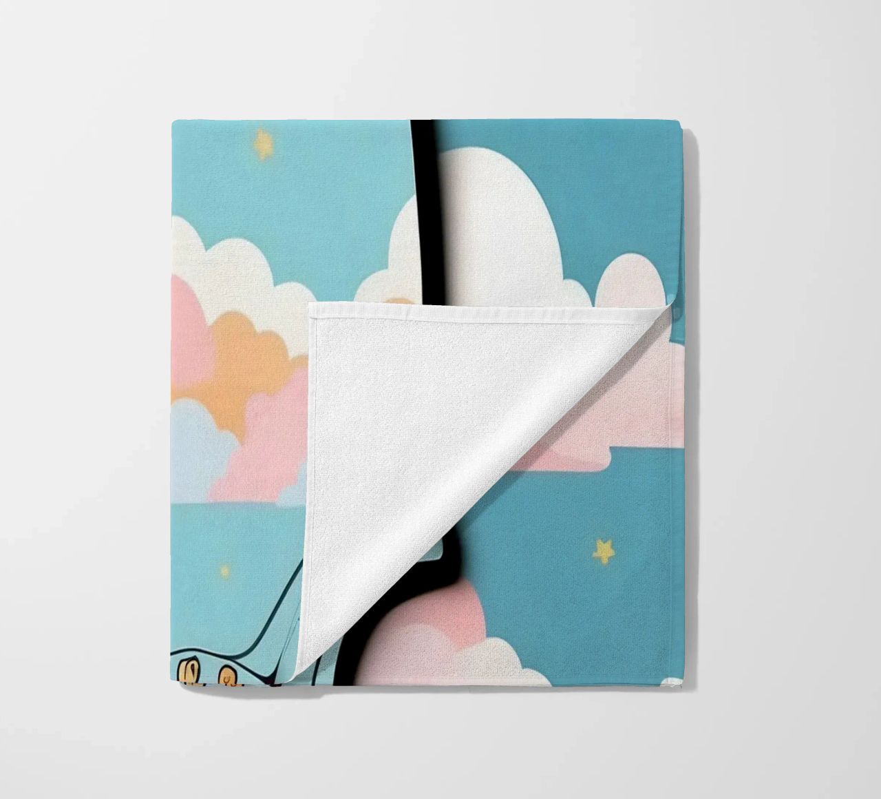 Grenouillère pour bébé avec motif de nuages en bleu, rose et jaune. serviette de plage de DesignDoodle