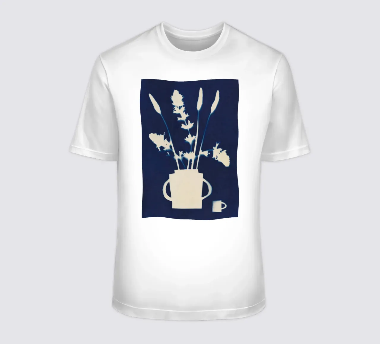 Studi di natura morta in cianotipia #6 t-shirt da Alisa Galitsyna