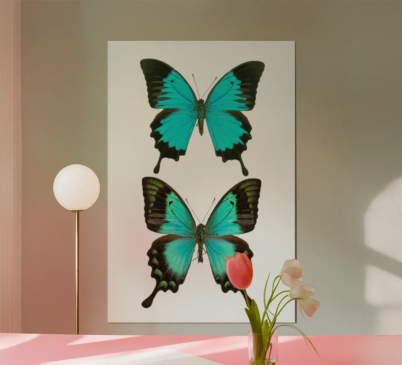 Farfalle esotiche blu e nere poster con telaio in legno da Curious Collections by Marielle Leenders