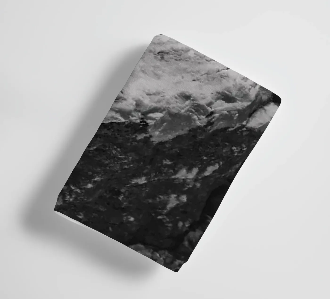 Solid stone structure badhanddoek van Carinaprint