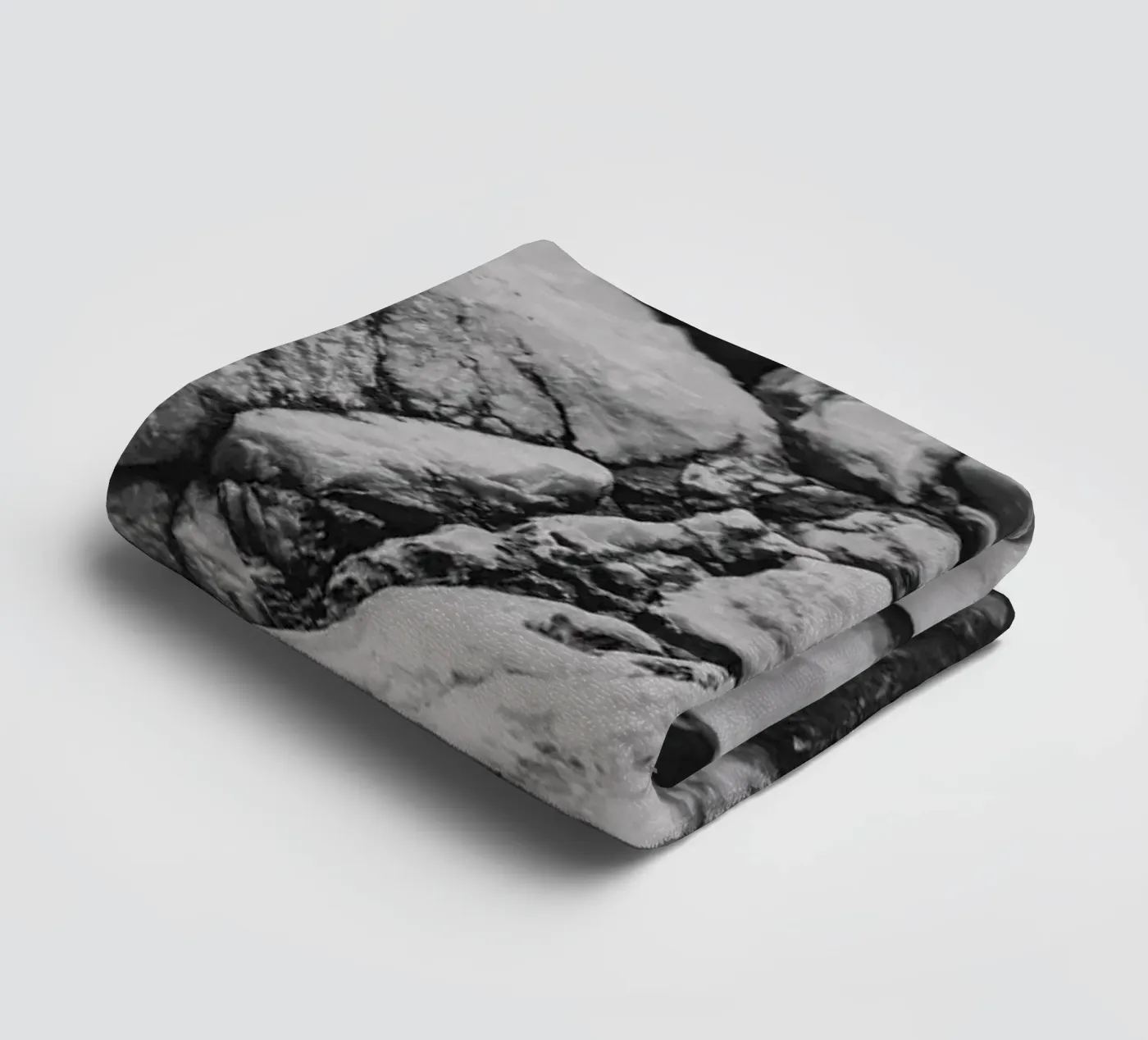 Solid stone structure badhanddoek van Carinaprint