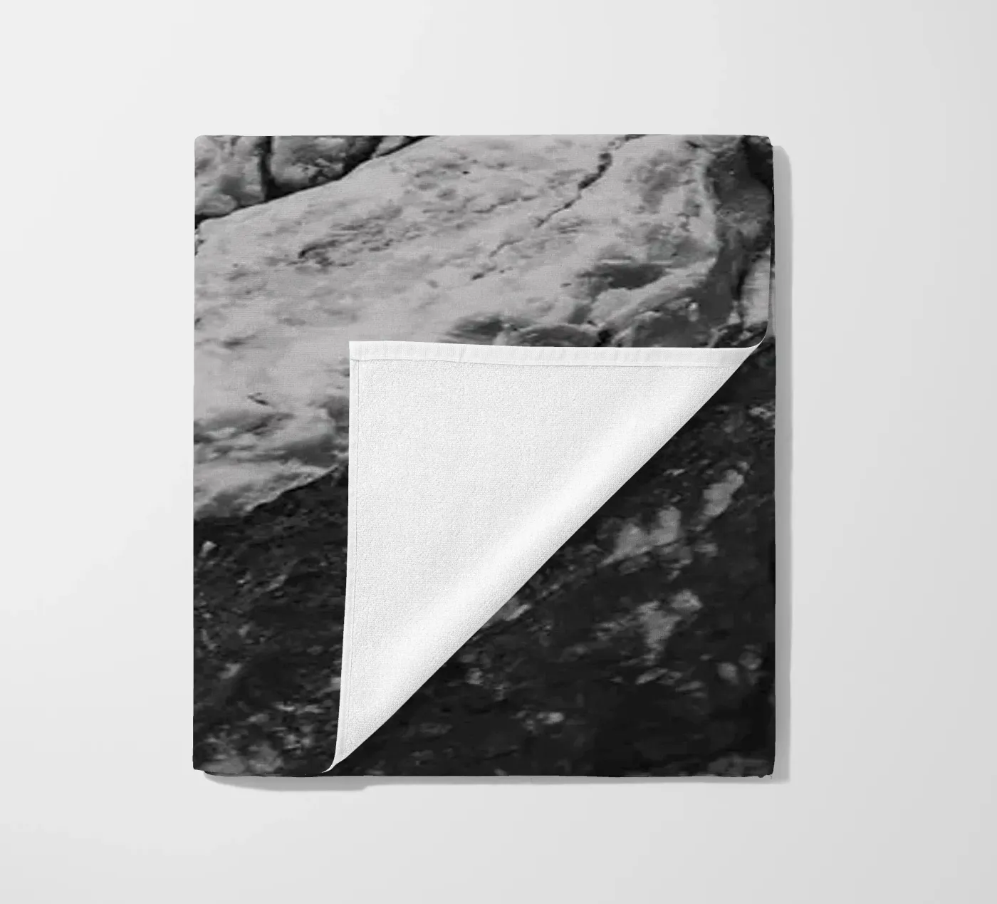 Solid stone structure Strandtuch von Carinaprint